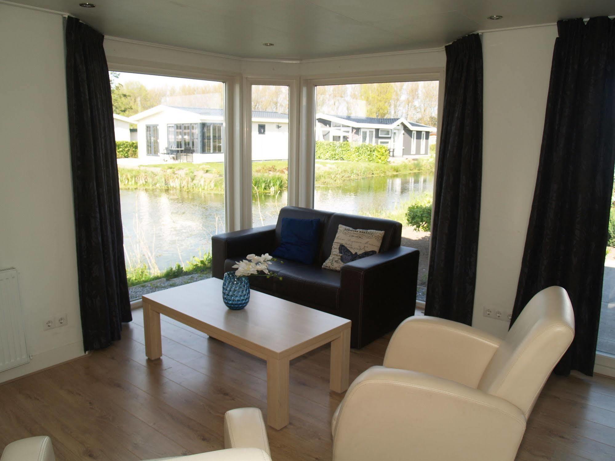 Отель Europarcs De Biesbosch Willemsdorp Экстерьер фото
